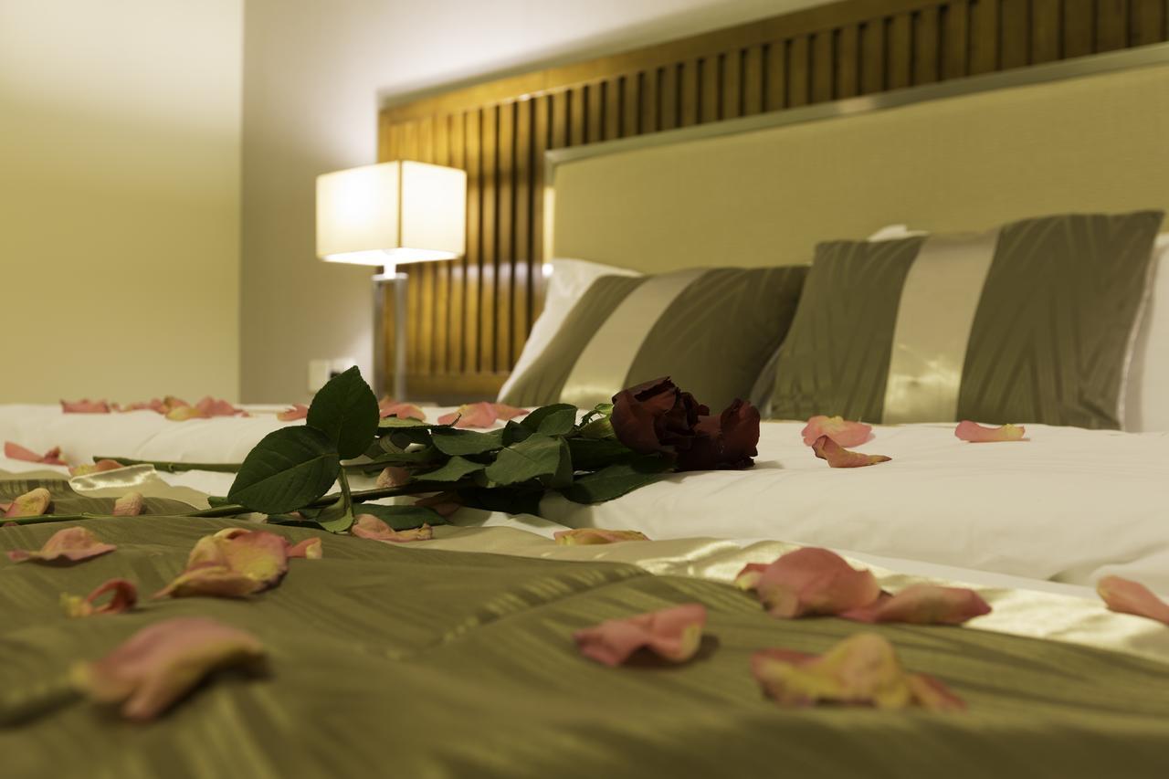 Ayam Lilian Aparthotel Бурайда Екстер'єр фото